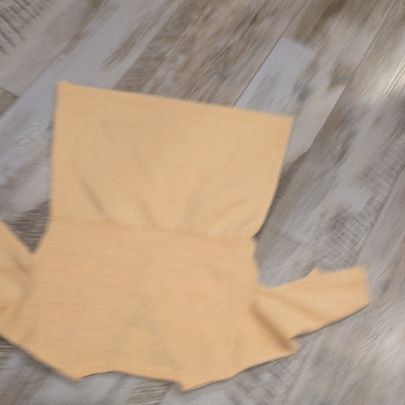 Chic wool  Beige Knit Women's Blouse - Picture 12 of 13